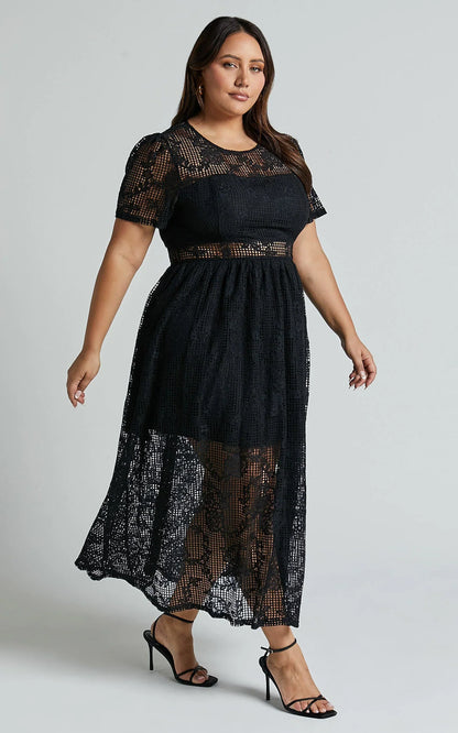 Leon Midi Dress - Short Sleeve Dress in Black