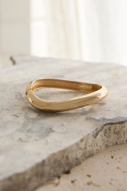 Hilda Irregular Clasp Bangle Gold