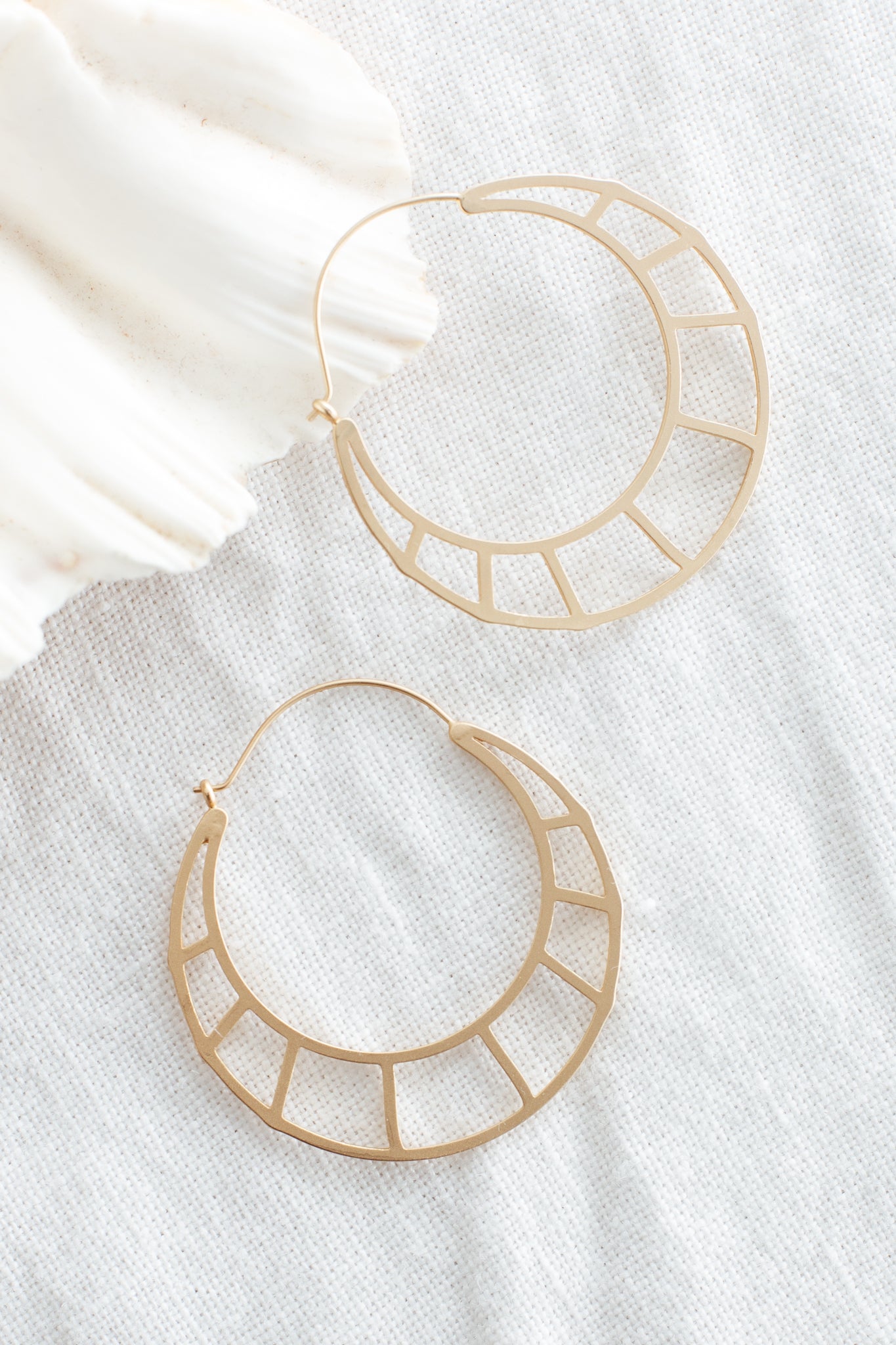 Dinah Hoop Earrings Gold