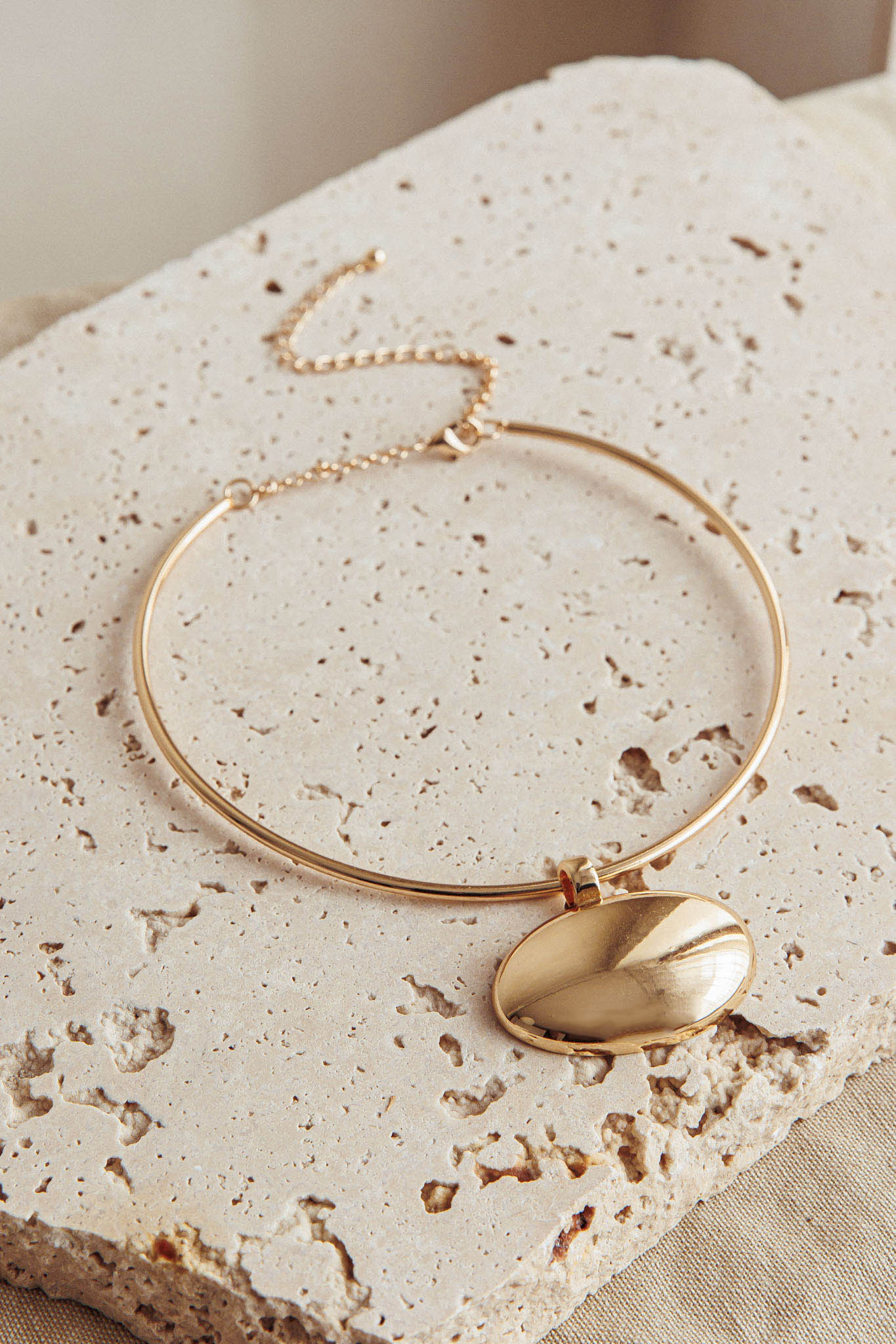 It's Fate Pendant Choker Gold